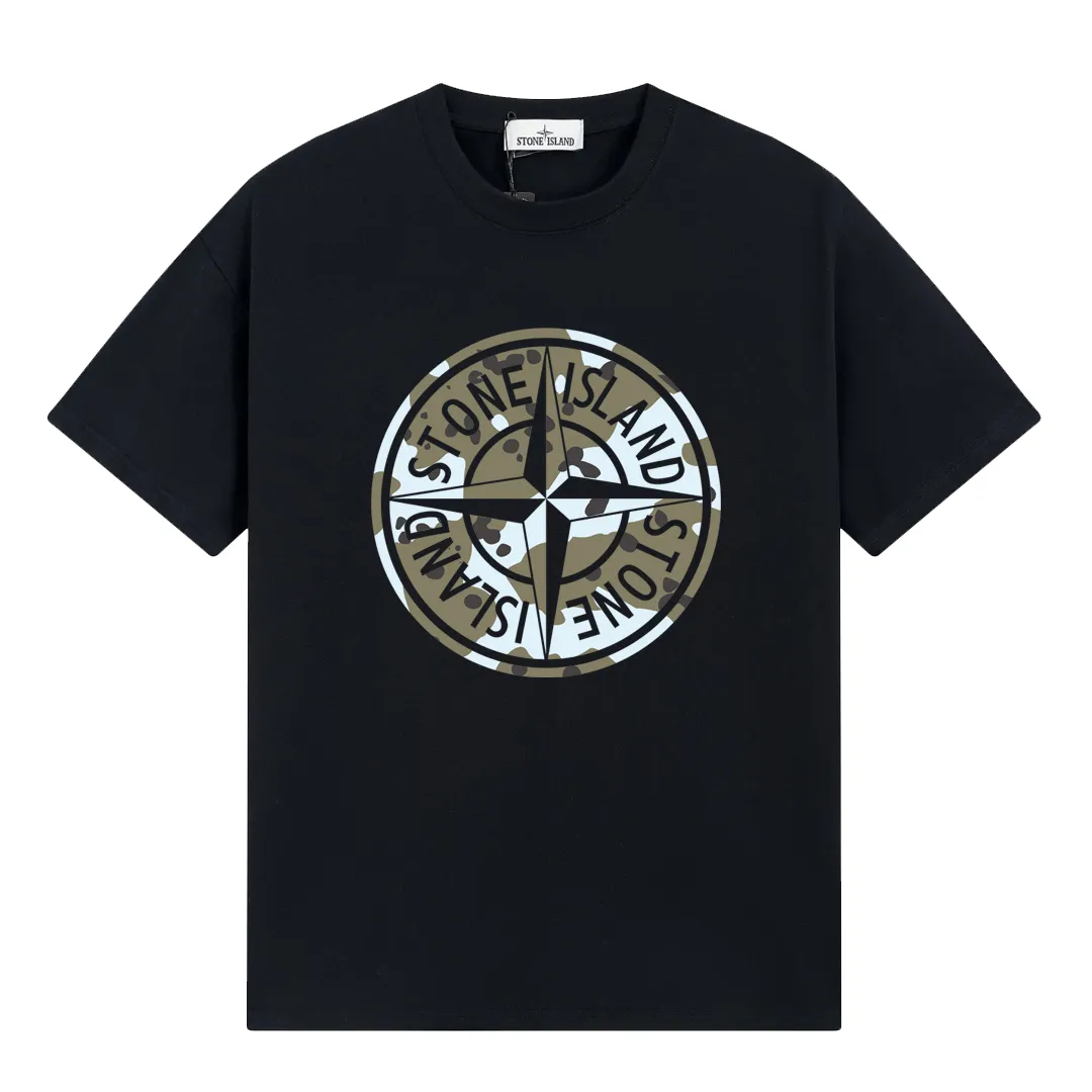W679#P110💰 2025🆕 Stone lsland/Stone Island camouflage compass logo printed short-sleeved T-shirt ⚠️[Original creation with high control of details] - Made of 260 grams of combed cotton double yarn, soft and comfortable to the touch, sweat-absorbent and breathable. - Simple basic and versatile style, original quality, the first choice for couples. - Made in a large factory, four needles and five threads on the shoulder, neat routing, high quality workmanship. - Same style for men and women. Very versatile, one piece for everyone, details are clearly visible. Color: Black White Size: M L